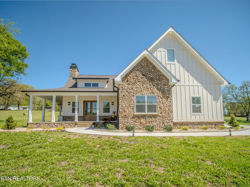 818 Sophie Dr, Greenback, TN 37742