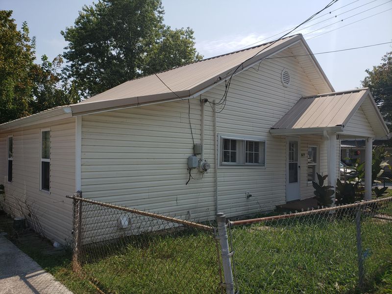 819 Jacksboro Ave, Rocky Top, TN 37769