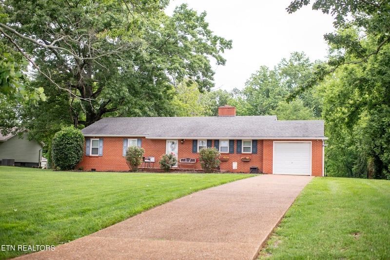 819 Keith Ln, Athens, TN 37303