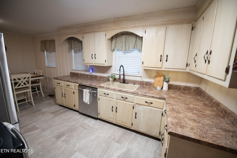 819 Keith Ln, Athens, TN 37303