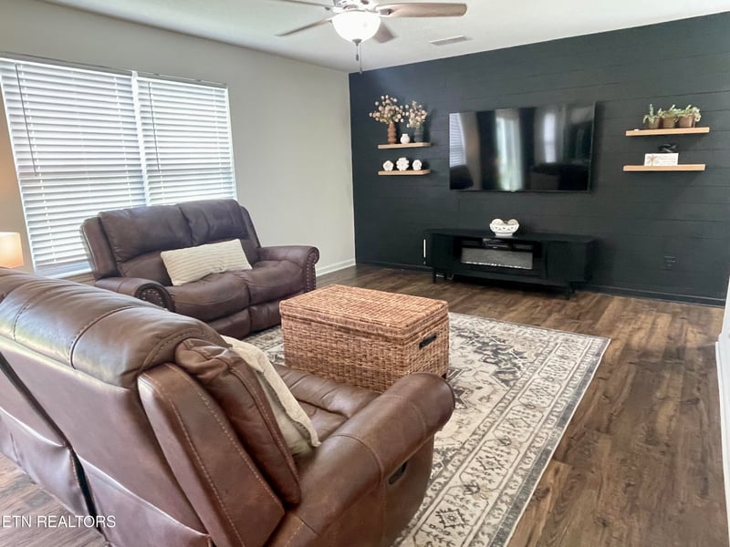 819 Old Towne Loop Dr, Seymour, TN 37865
