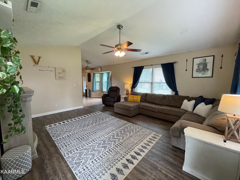 819 Starlight Ln, Kodak, TN 37764