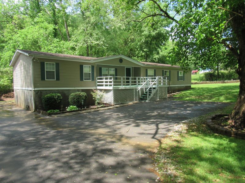 820 Bluff Rd, Harriman, TN 37748