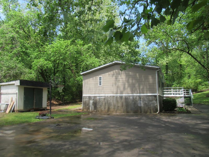 820 Bluff Rd, Harriman, TN 37748
