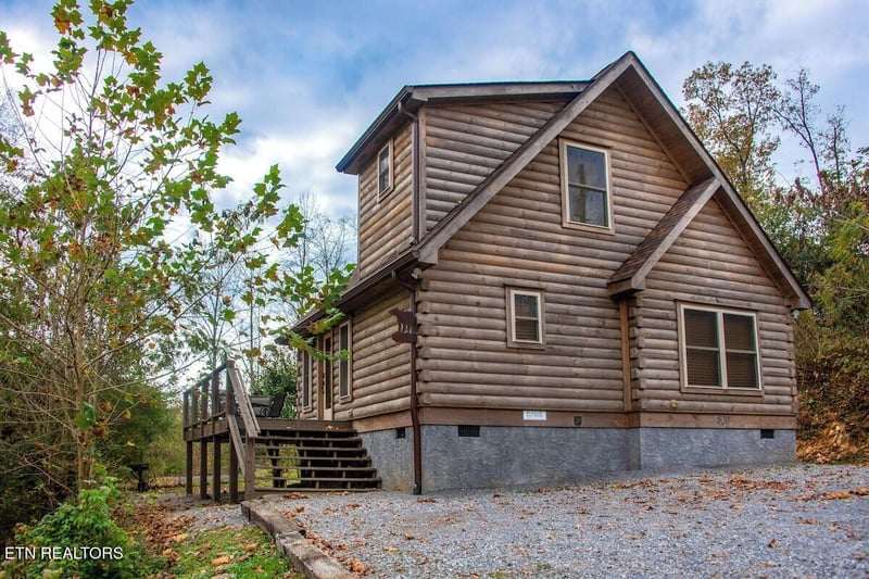 820 Crest View Dr, Gatlinburg, TN 37738