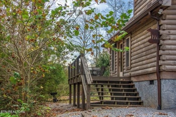 820 Crest View Dr, Gatlinburg, TN 37738
