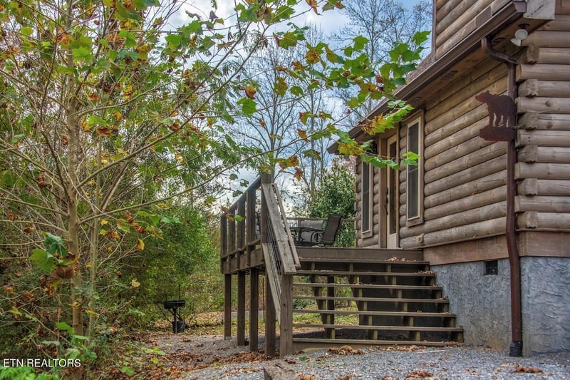820 Crest View Dr, Gatlinburg, TN 37738