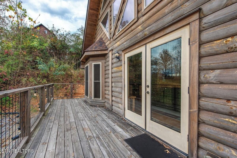 820 Crest View Dr, Gatlinburg, TN 37738