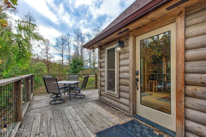 820 Crest View Dr, Gatlinburg, TN 37738