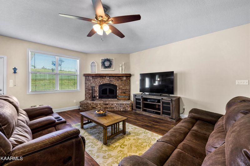 820 Kodak Rd, Kodak, TN 37764