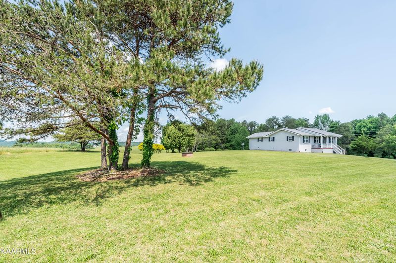 820 Lakeside Rd, Madisonville, TN 37354