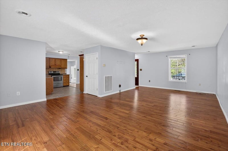 820 Sand Cut Rd, Oneida, TN 37841