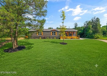 8200 Burnell Ln, Knoxville, TN 37920
