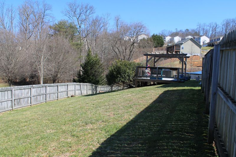 8200 Jack Russell Ct, Powell, TN 37849