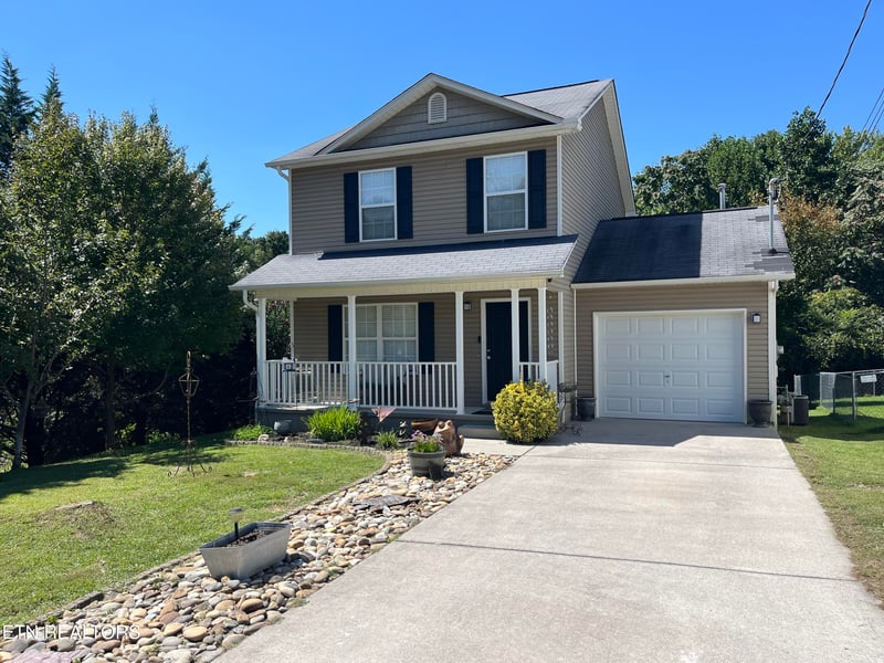 8201 Oak Terrace Ln, Powell, TN 37849
