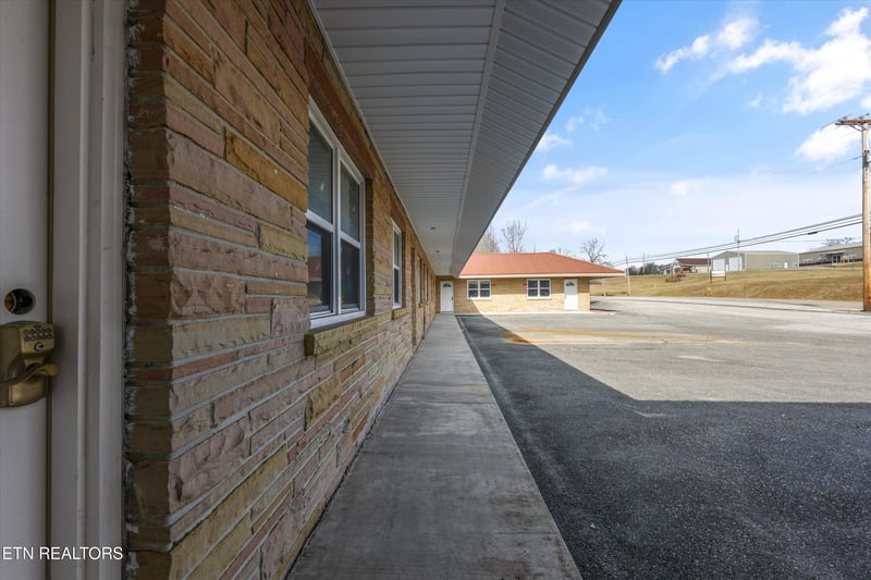 8203 Morgan County Hwy, Sunbright, TN 37872