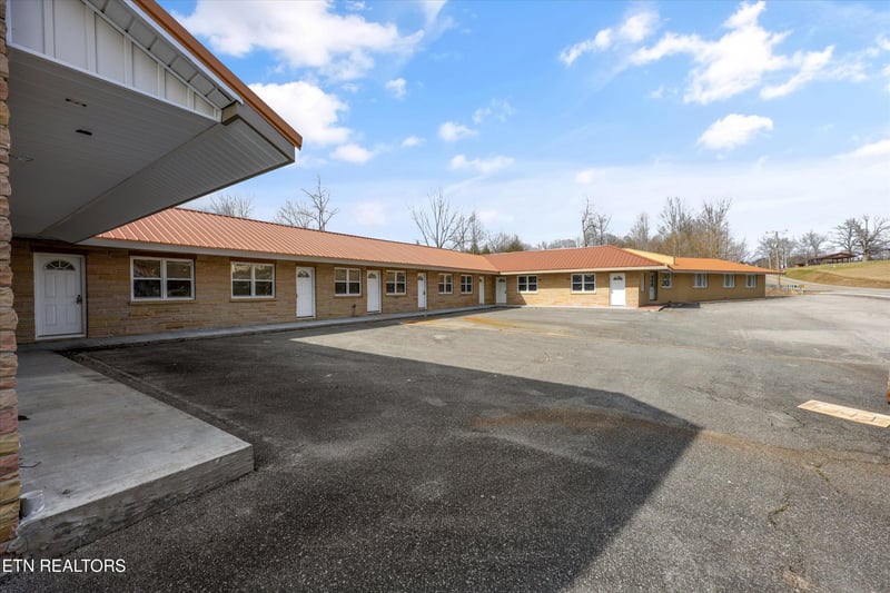 8203 Morgan County Hwy, Sunbright, TN 37872