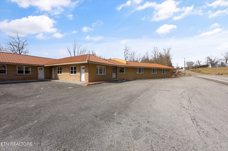 8203 Morgan County Hwy, Sunbright, TN 37872