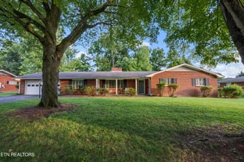 8204 Bennington Dr, Knoxville, TN 37909