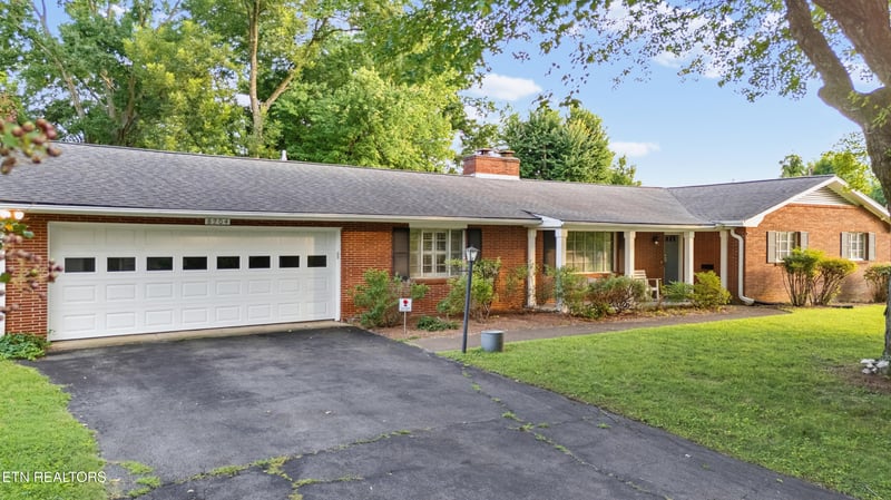 8204 Bennington Dr, Knoxville, TN 37909