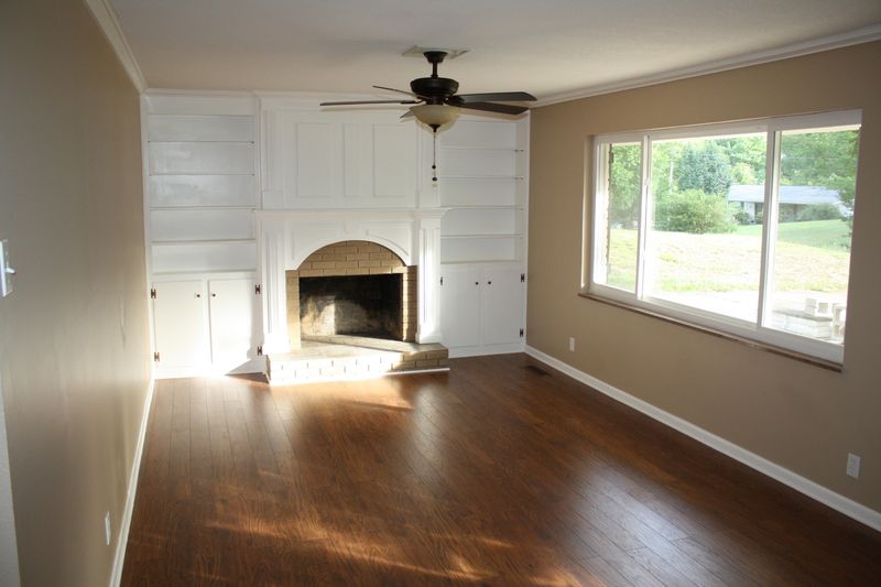8206 Ewing Rd, Powell, TN 37849