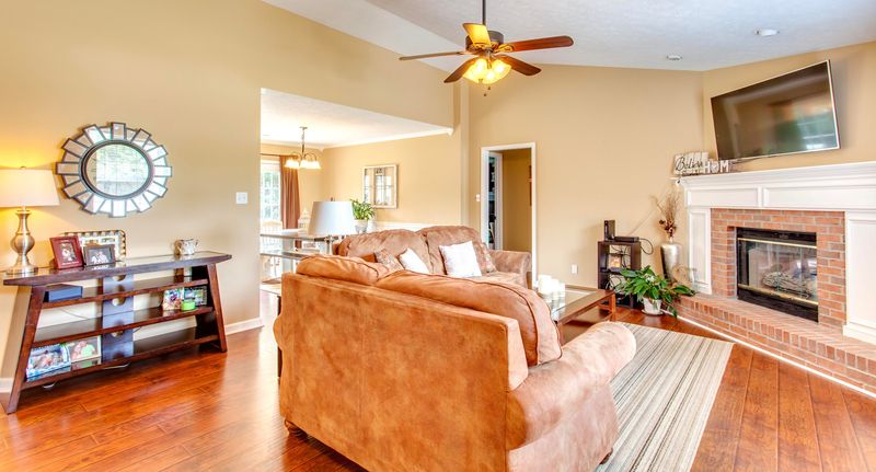 8206 Huntsman Ct, Powell, TN 37849