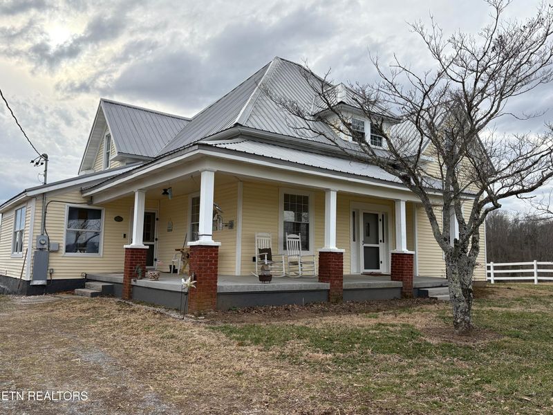 8207 Corryton Rd, Corryton, TN 37721
