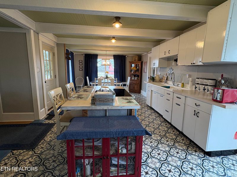 8207 Corryton Rd, Corryton, TN 37721
