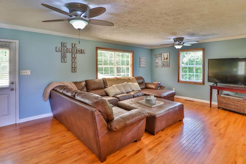 8207 Schroeder Rd, Powell, TN 37849