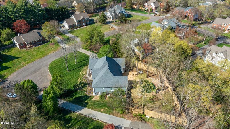 8208 Stratton Wood Cir, Knoxville, TN 37919