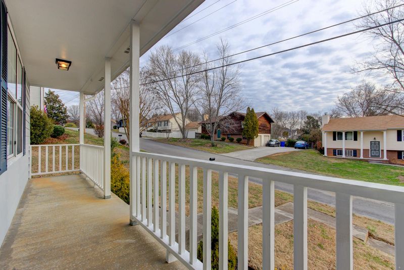 821 Bent Tree Rd, Knoxville, TN 37934