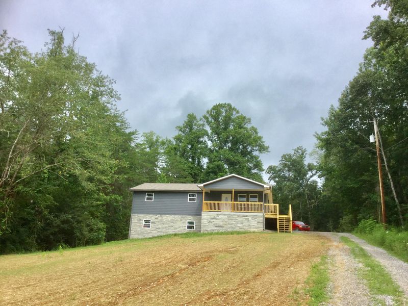 821 Pine Ridge Road Rd, Clinton, TN 37716