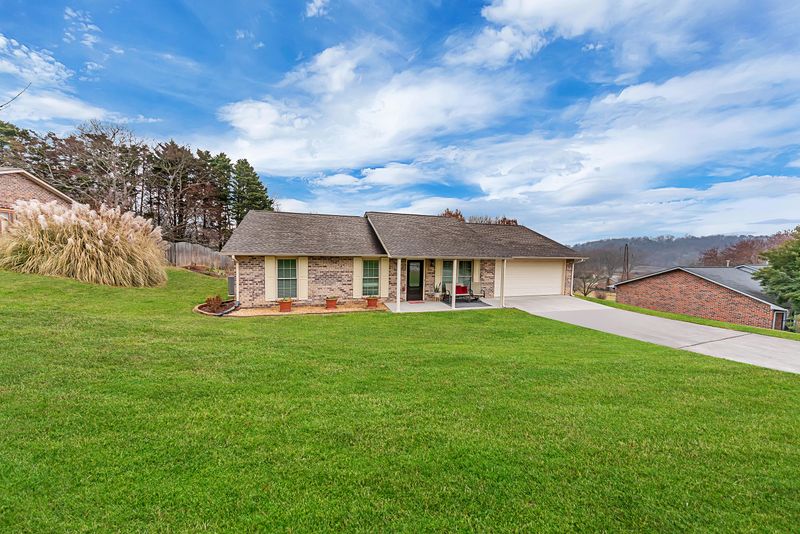 821 Spinnaker Rd, Knoxville, TN 37934