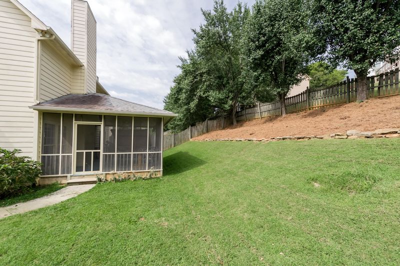 8211 Birch Run Ln, Knoxville, TN 37919