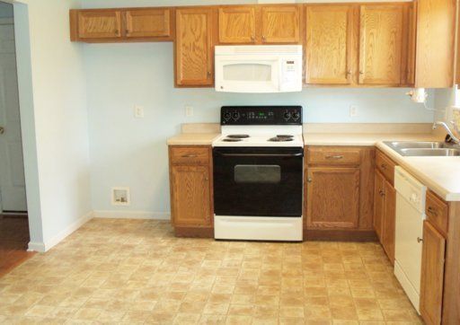8211 Tangle Grove Ln, Powell, TN 37849