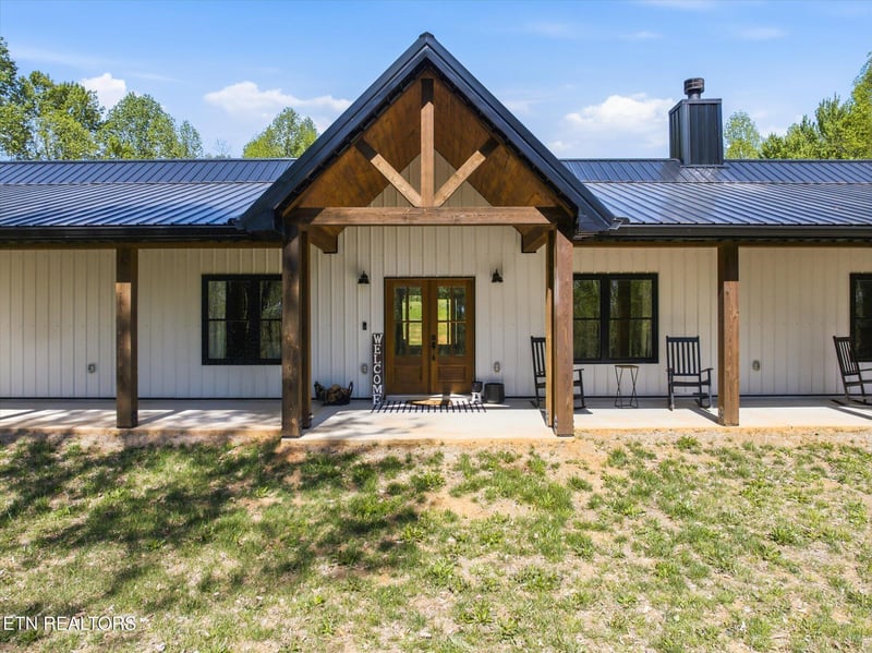 8212 Barker Rd, Corryton, TN 37721