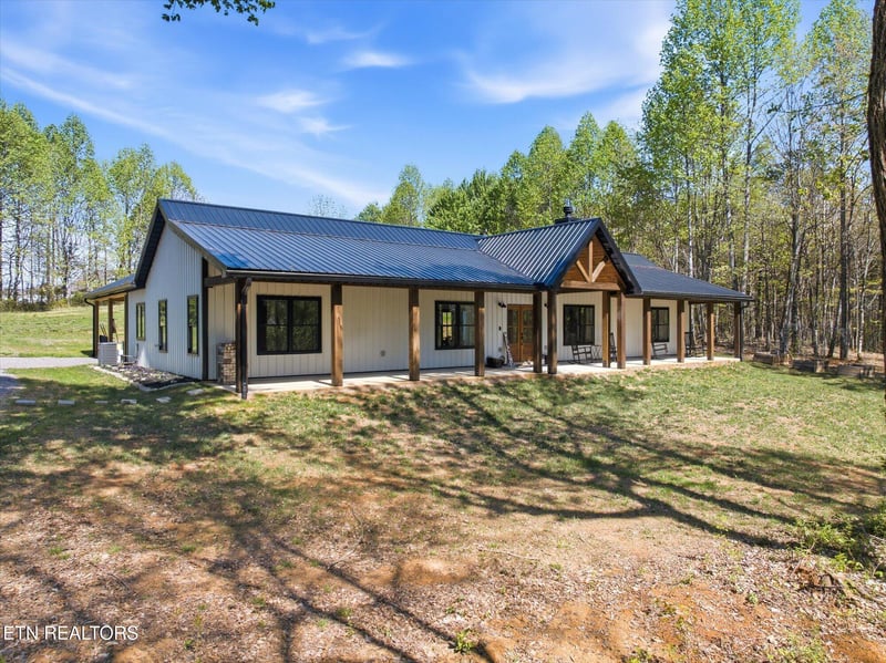 8212 Barker Rd, Corryton, TN 37721