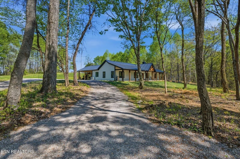 8212 Barker Rd, Corryton, TN 37721