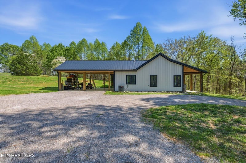 8212 Barker Rd, Corryton, TN 37721