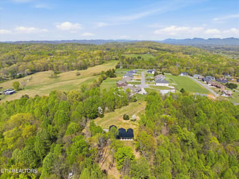 8212 Barker Rd, Corryton, TN 37721