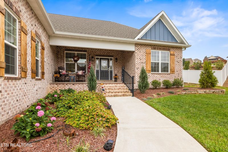 8213 Campbells Point Rd, Corryton, TN 37721