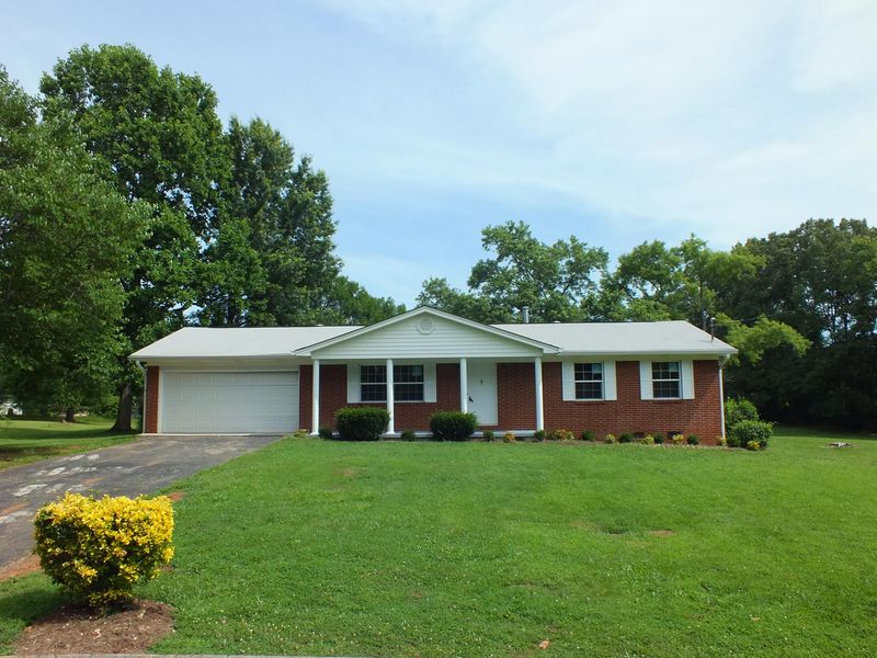 8213 Foxall Cir, Knoxville, TN 37923