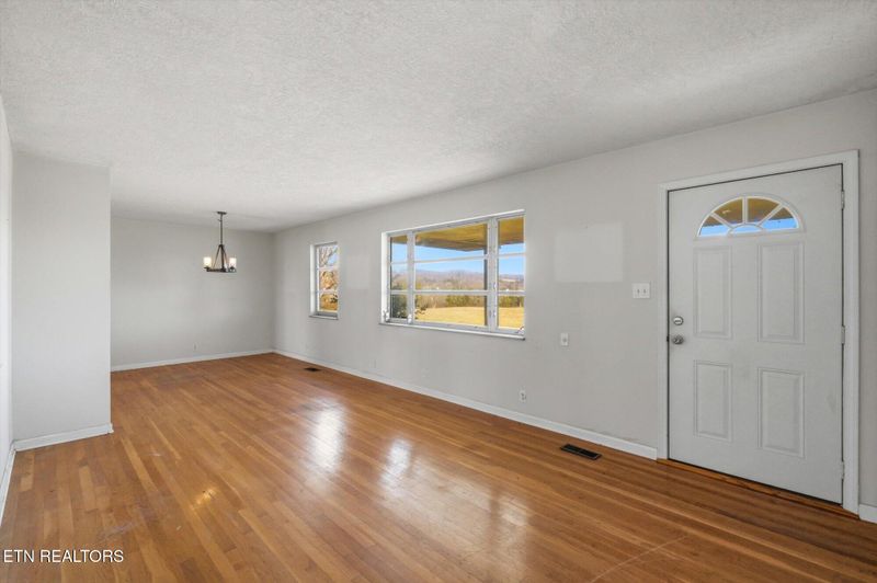 8217 Rodgers Rd, Corryton, TN 37721