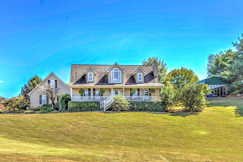 822 Eagle View Dr, Kodak, TN 37764