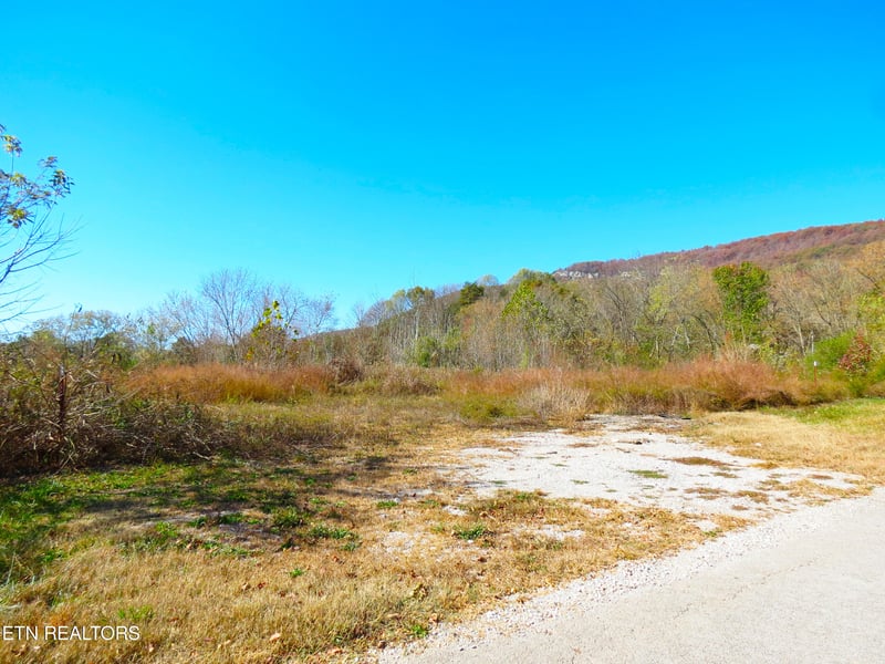 822 Renfro Rd, Harriman, TN 37748