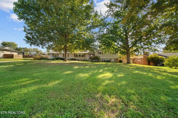 8220 Bennington Dr, Knoxville, TN 37909