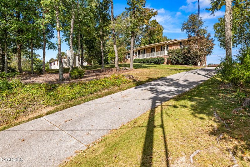 8220 Cricket Rd, Powell, TN 37849