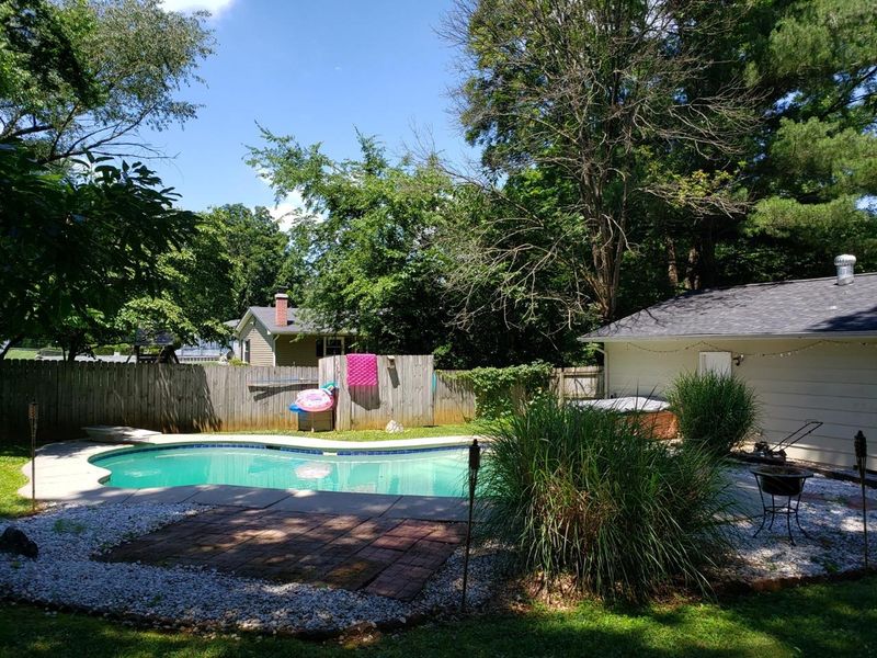 8220 Hunterhill Dr, Knoxville, TN 37923