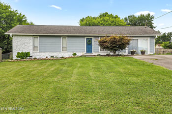 8221 Broken Arrow Dr, Knoxville, TN 37923