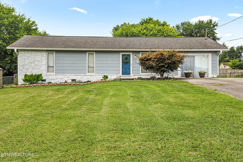 8221 Broken Arrow Dr, Knoxville, TN 37923
